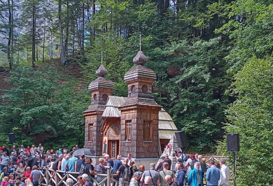 Дружба народов: поминальные торжества у русской часовни в Словении