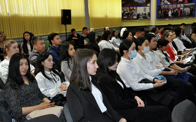 Sputnik: Как не допустить возрождения фашизма — мнения экспертов и молодежи