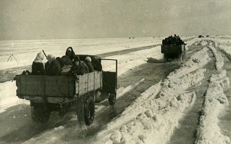 EURASIA KIDS: “Airplanes bombed the Barge” 