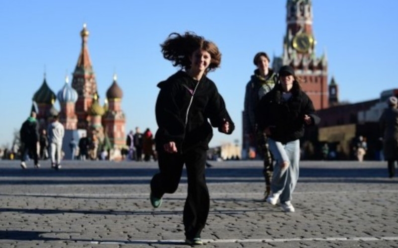 Школьники Кыргызстана, Казахстана и России путешествуют по следам исторической памяти