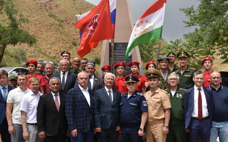 Вечная память: посвящение погибшим красноармейцам в поселке Каратаг Республики Таджикистан