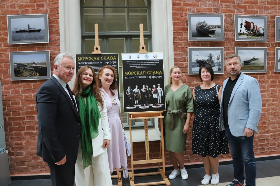 В Санкт-Петербурге открылась выставка «Морская слава, запечатленная в фарфоре», приуроченная к 330 годовщине начала истории русского флота