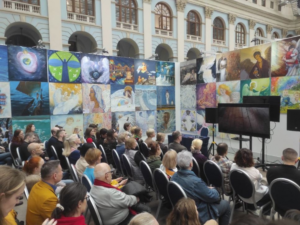 Paintings of the international project ‘Angels of Peace’ decorated the exhibition-forum ‘Unique Russia’