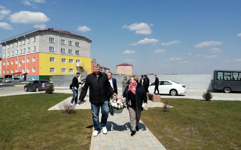 Делегация Ассамблеи народов Евразии возложила цветы к Мемориальному комплексу Благодарности предкам 