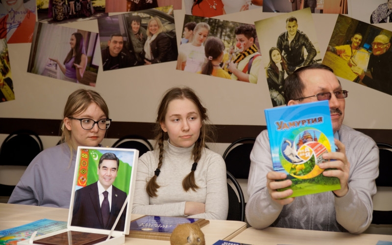 On the National Unity Day EURASIA KIDS recalled Books that Unite