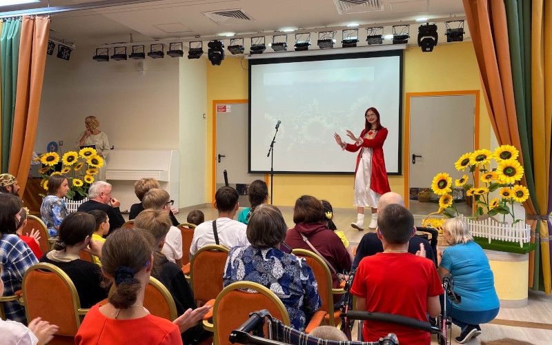 The Festival "Sunflower" held "The Best Day" Holiday