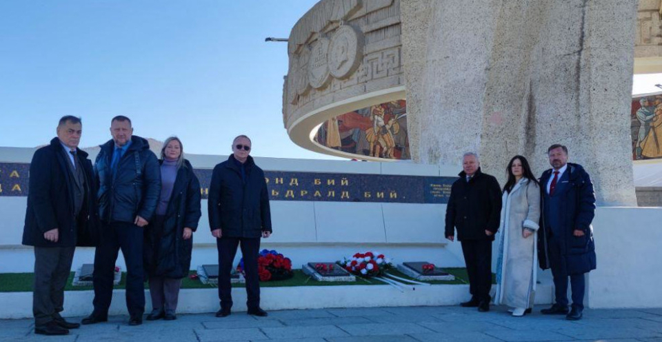 Члены Ассамблеи народов Евразии и Африки почтили память героев ВОВ в Монголии