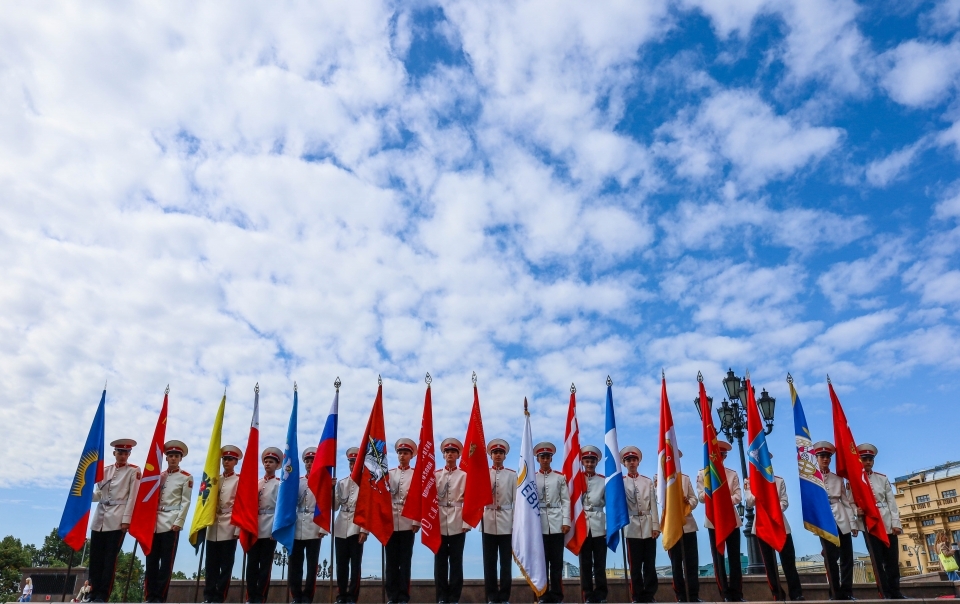 Горельеф в память о Параде Победы 24 июня 1945 года открыли в Москве