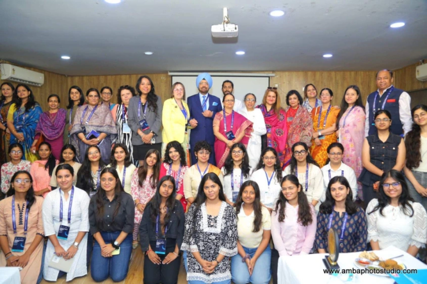 The Role of a Happy Family in the Global Prosperity. A Round Table Discussion at Daulat Ram College in New Delhi