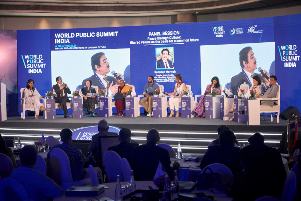 Индийские песни неожиданно прервали панельную сессию «Мир через культуру: общие ценности как основа общего будущего» в Нью-Дели