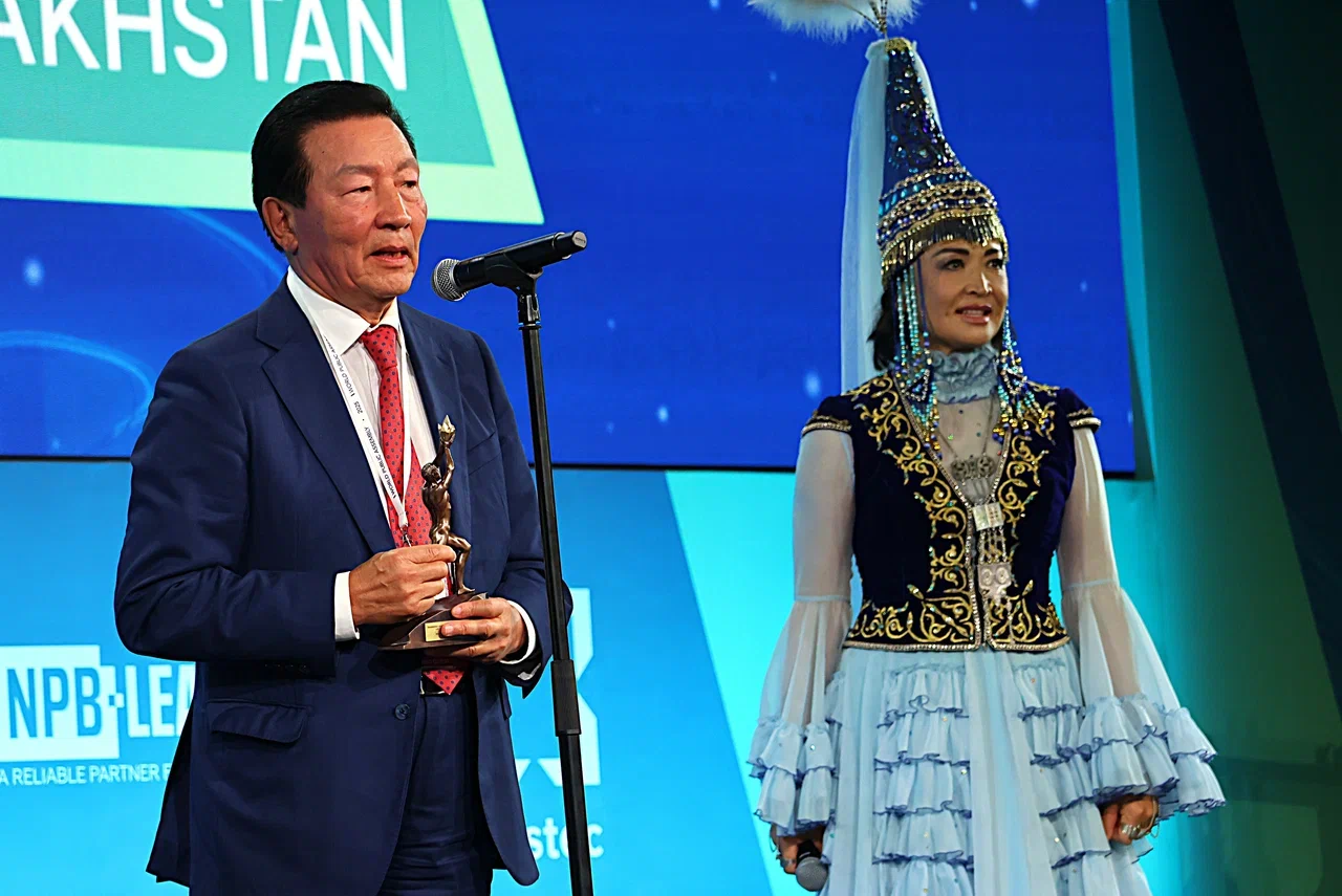 Премия «За служение человечеству»